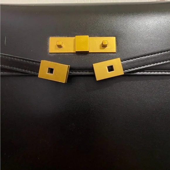 Chic Black Leather Shoulder  Bag with Gold Accents - Picture 3 of 12